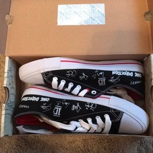 Low Top Canvas Shoes